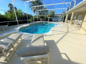 Mickeys Pearl - Phenomenal 7BR with 4 Master Suites Privacy Pool & Hot Tub Gas BBQ - 2 miles to Disney